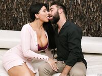 Romi Rain's stoere go
