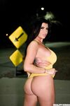 Romi Rain ontvoerde milf