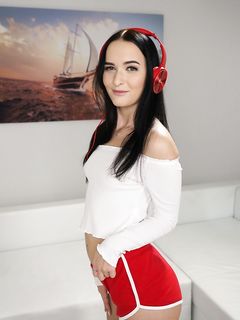 Viol, Sasha Sparrow - Oud en tiener lesbisch