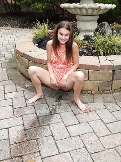 Ellie Eilish - Flexibele tiener slet