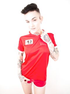 Nikki Hearts - getatoeëerde teef