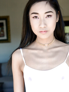 Eva Yi de schattige Aziatische chick