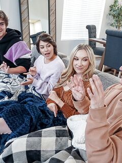 Jazmin luv és nicole aria nyalja egymás punciját miközben baszva lesznek