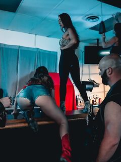 Lena Paul - Neuken in de club