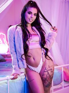 Gina Valentina de búja minnaar